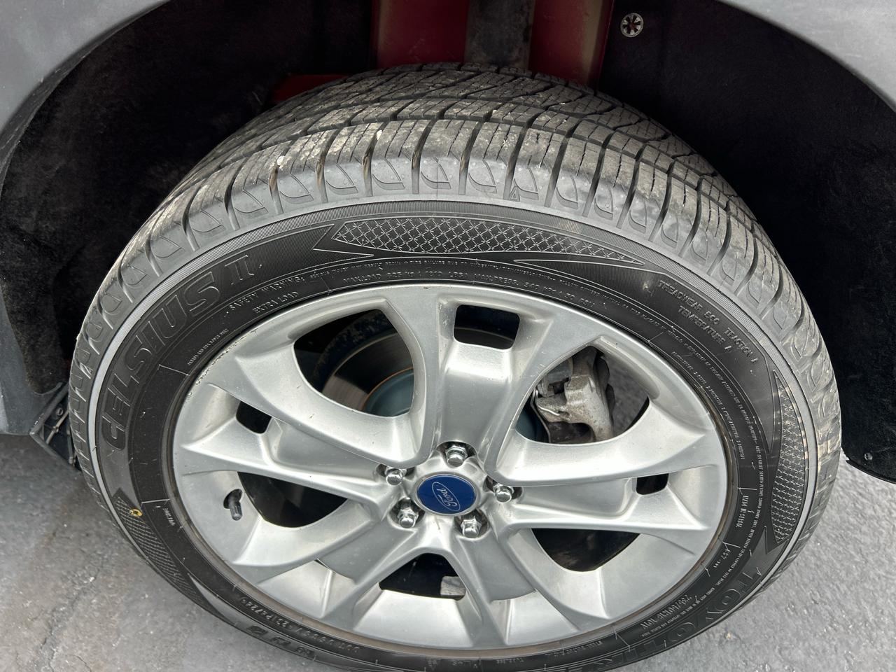 Ford Escape photo 14
