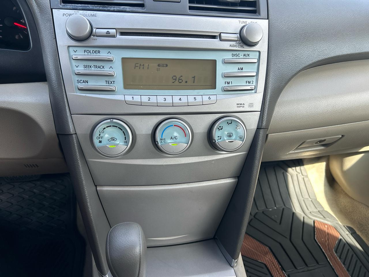 Toyota Camry photo 10