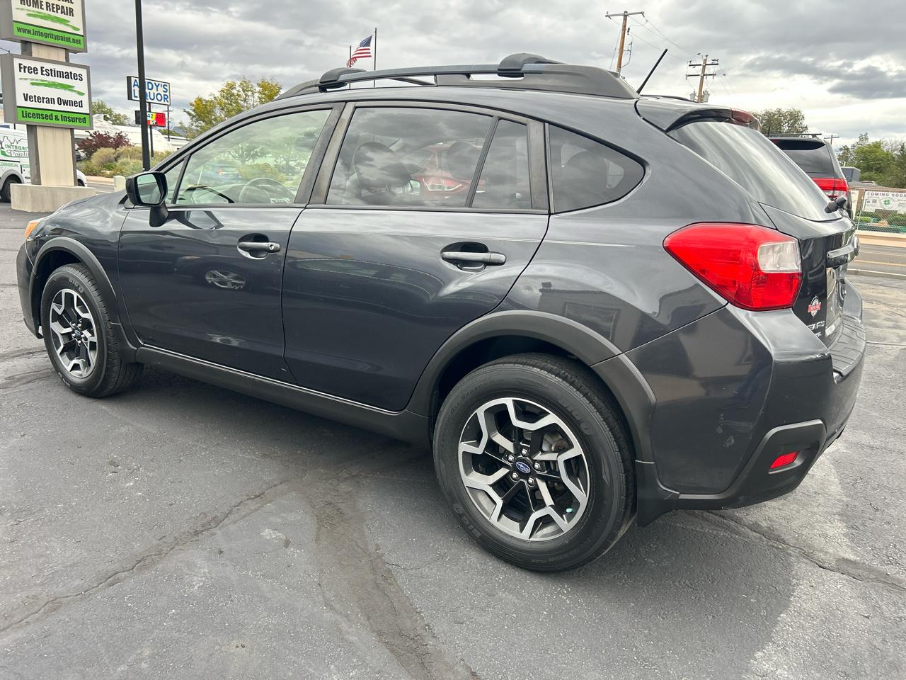 Subaru Crosstrek photo 2
