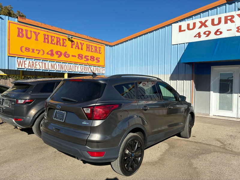 2019 Ford Escape SE's photo
