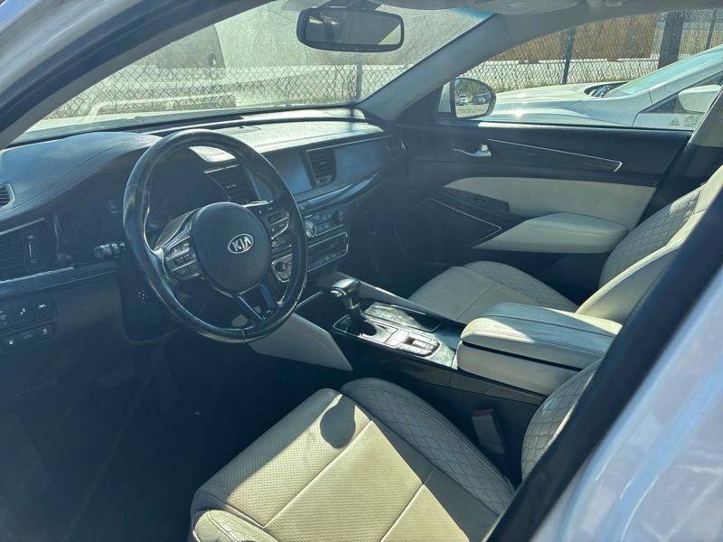 2017 Kia Cadenza Limited's photo