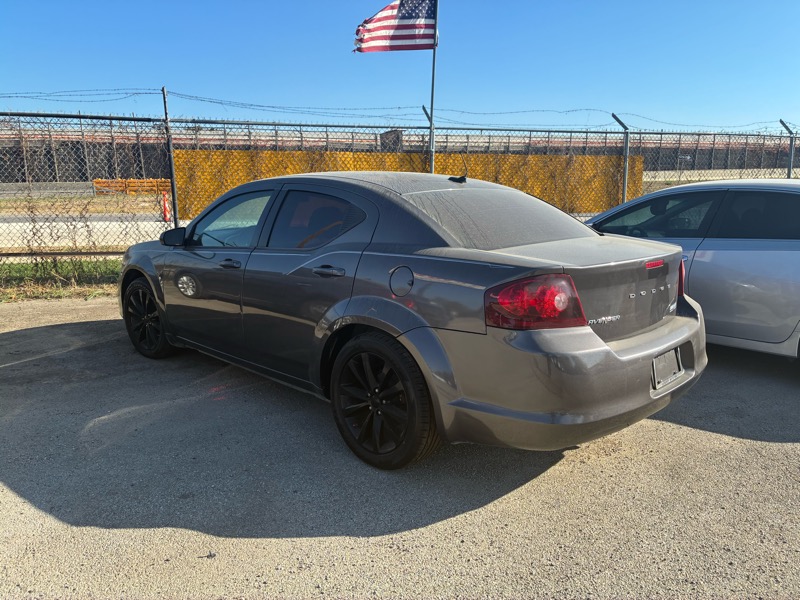 2014 Dodge Avenger SE's photo