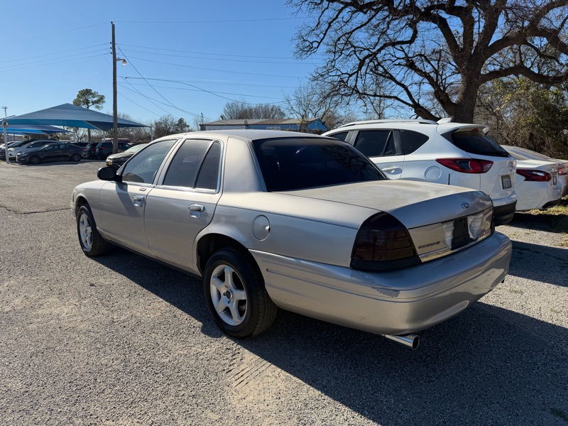 Ford Crown Victoria LX 2005