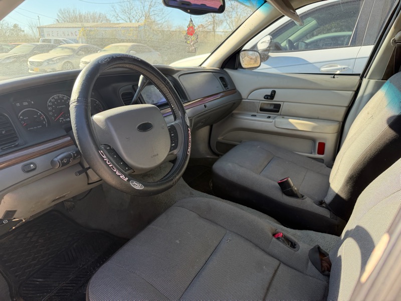 Ford Crown Victoria LX 2005