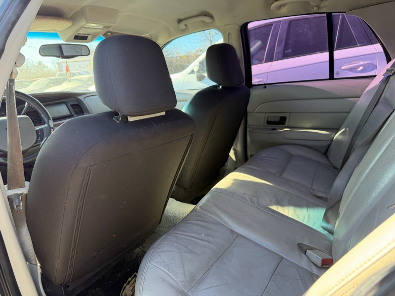 Ford Crown Victoria LX 2005