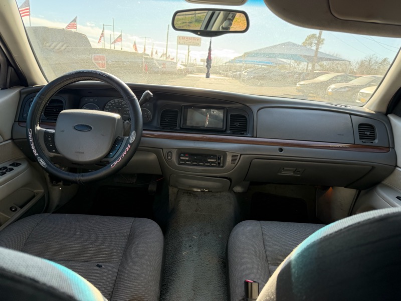 Ford Crown Victoria LX 2005