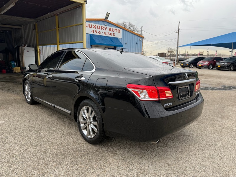 Lexus ES 350 Sedan 2011