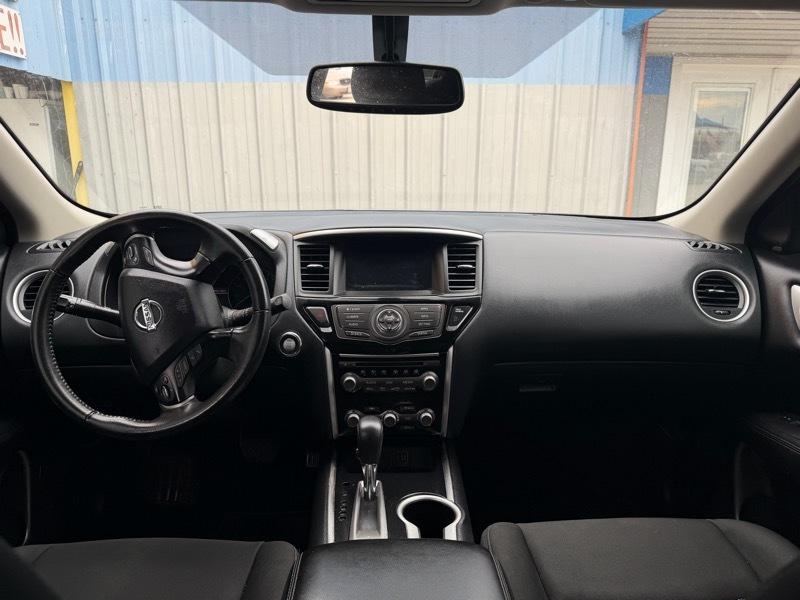 Nissan Pathfinder SV 2020