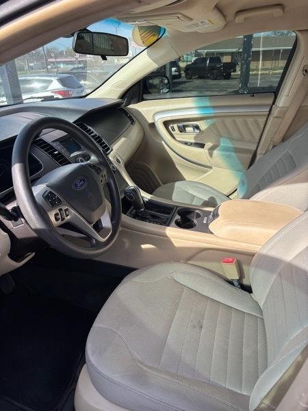 Ford Taurus SE FWD 2017