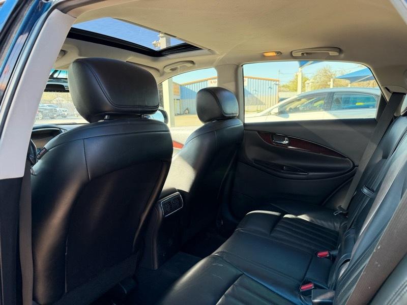 Infiniti QX50 Base RWD 2017