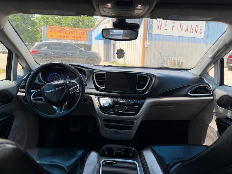 Chrysler Pacifica Touring L 2023