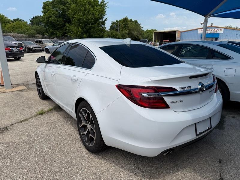 2017 Buick Regal Sport Touring's photo