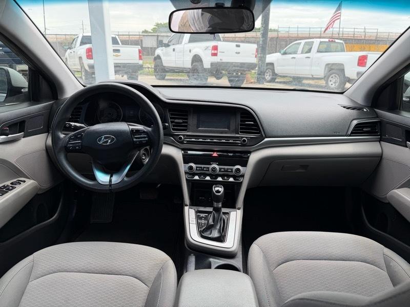 Hyundai Elantra SE 6M 2020