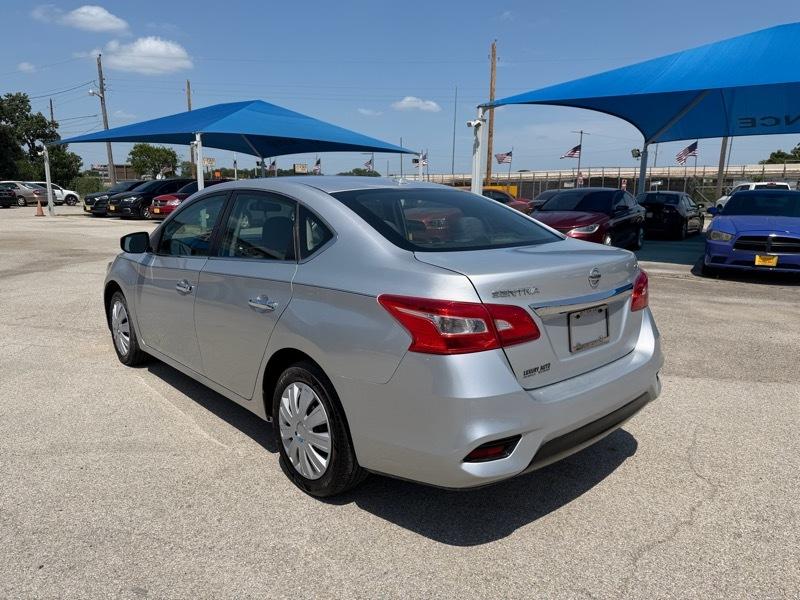 Nissan Sentra S 6MT 2017
