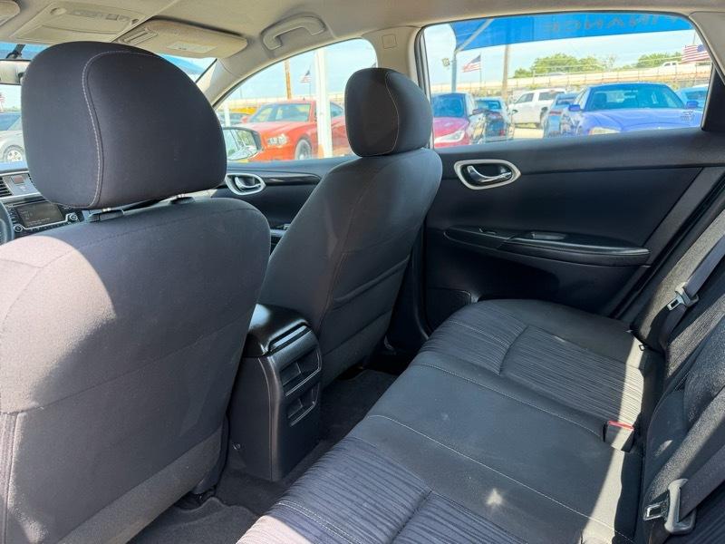 Nissan Sentra S 6MT 2017