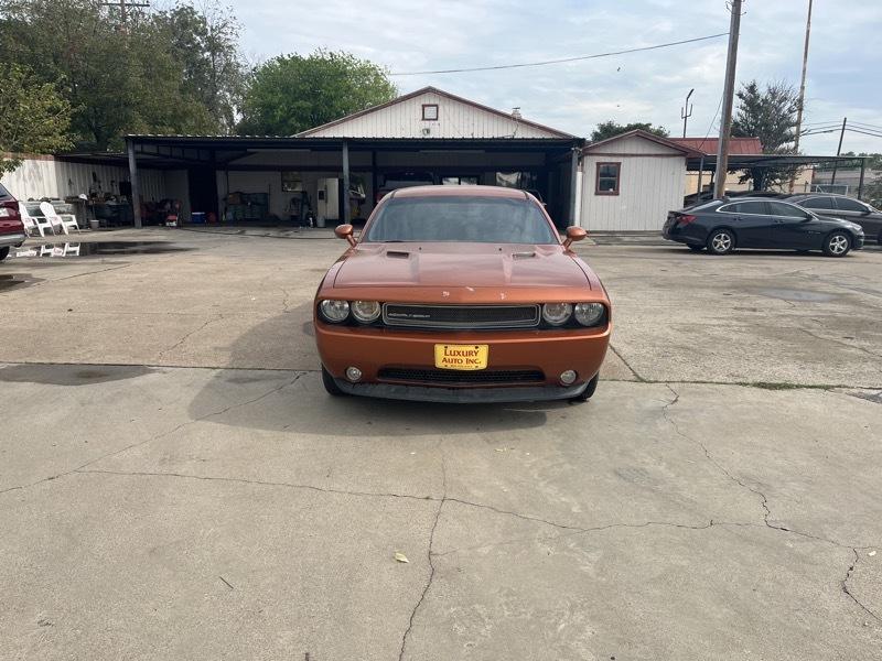 Dodge Challenger SE 2011