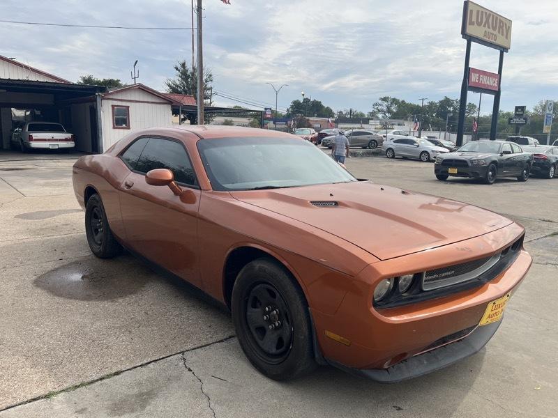 Dodge Challenger SE 2011