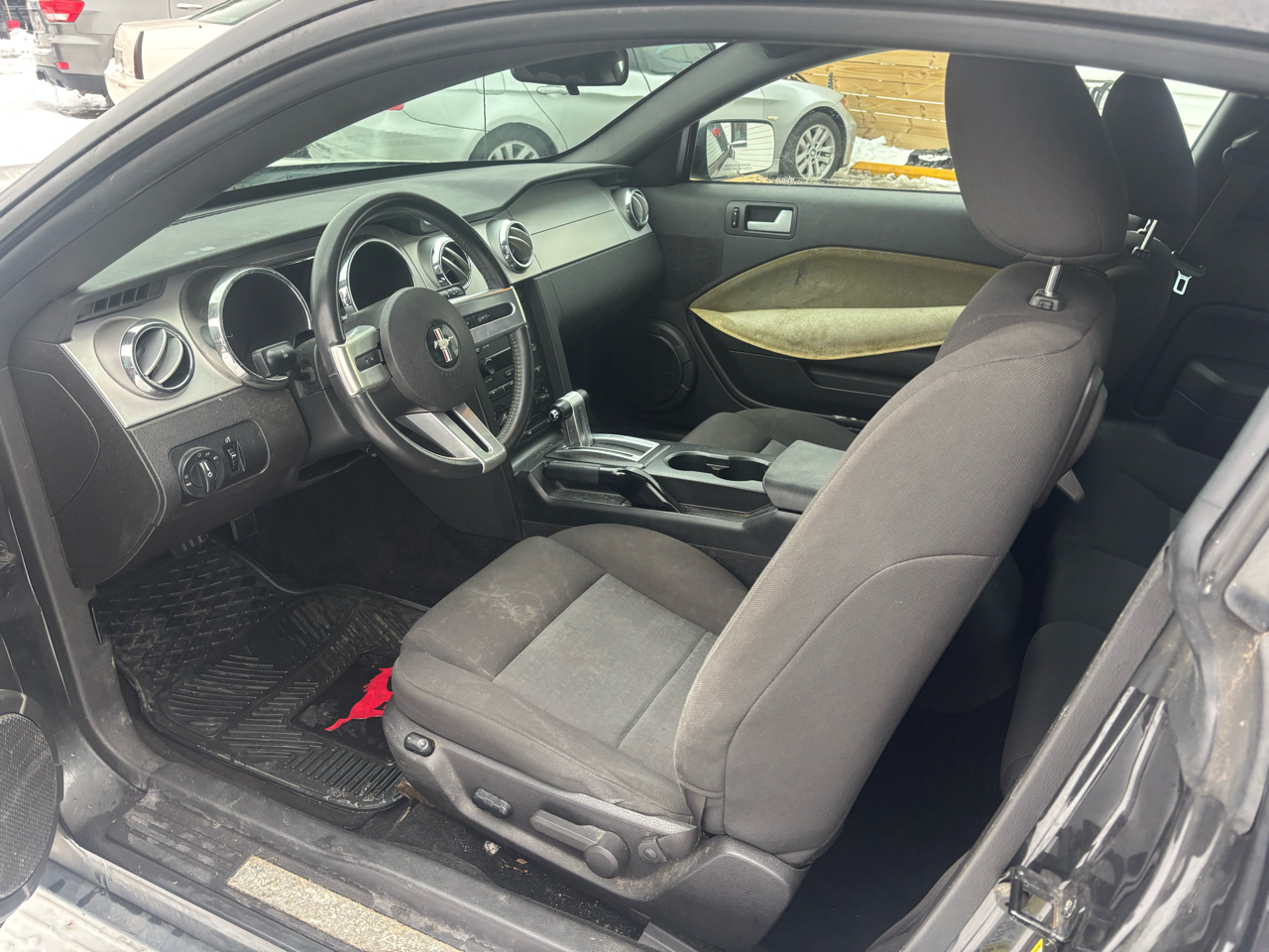 Ford Mustang V6 Deluxe Coupe 2007