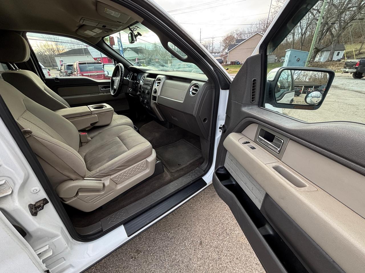 Ford F-150 XL SuperCrew 5.5-ft. Bed 2WD 2010