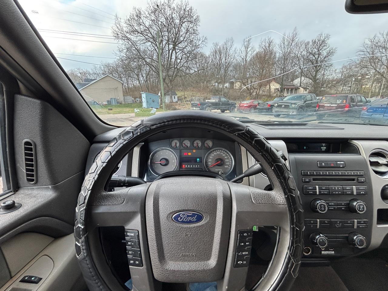 Ford F-150 XL SuperCrew 5.5-ft. Bed 2WD 2010