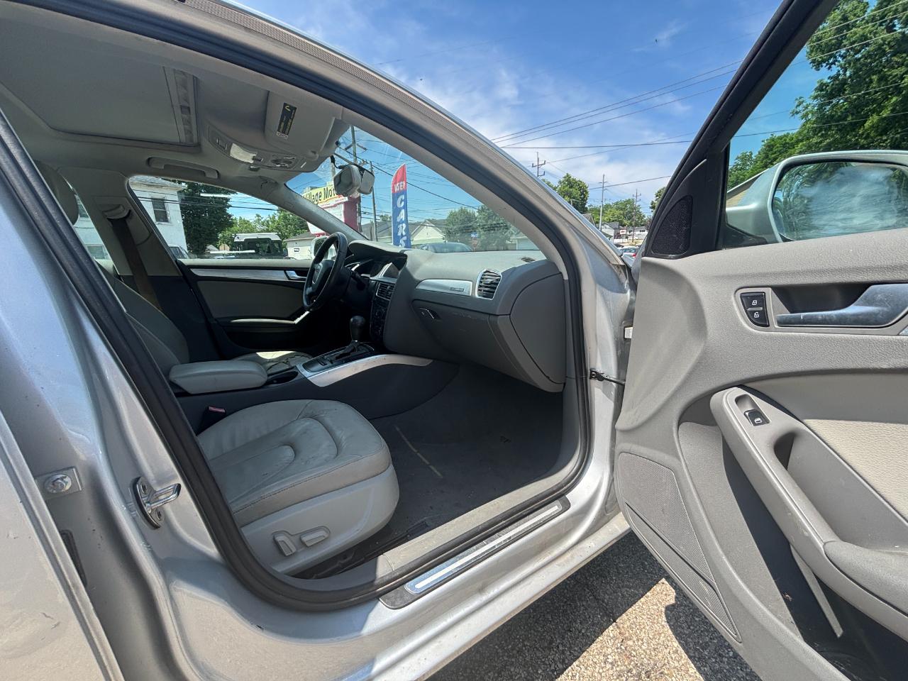 Audi A4 2.0T Sedan quattro Tiptronic 2011