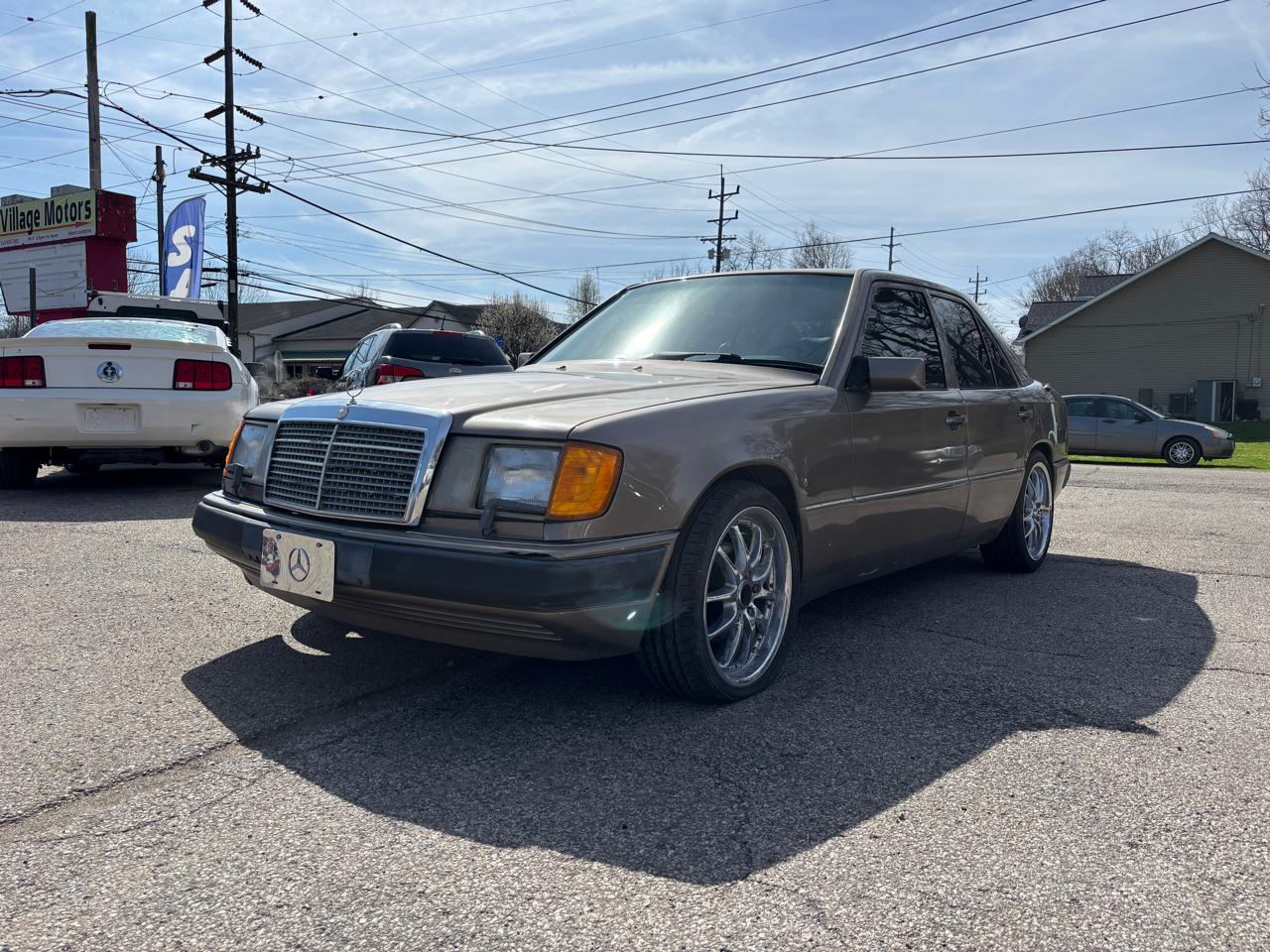 Mercedes-Benz 300 E sedan 1991
