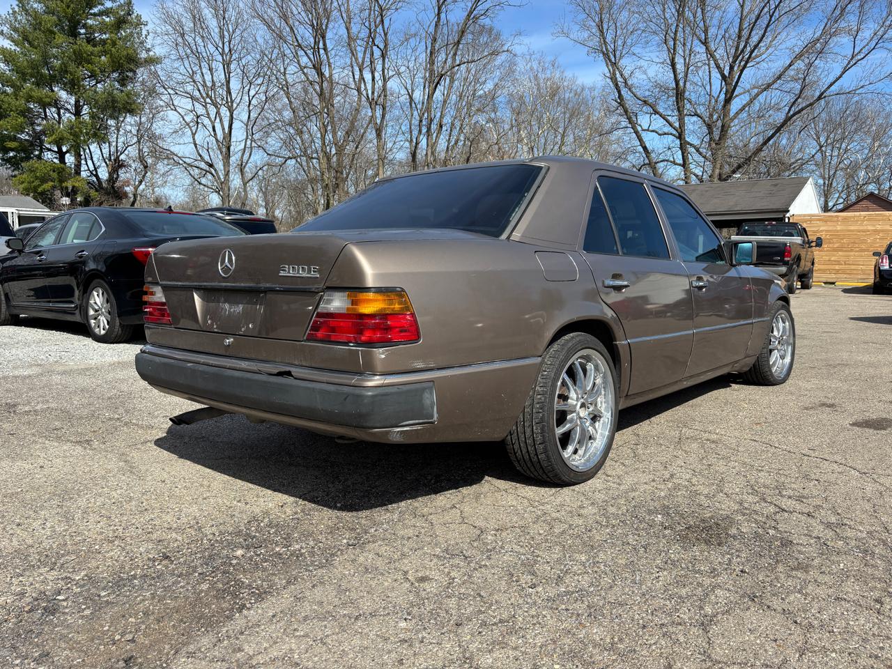 Mercedes-Benz 300 E sedan 1991