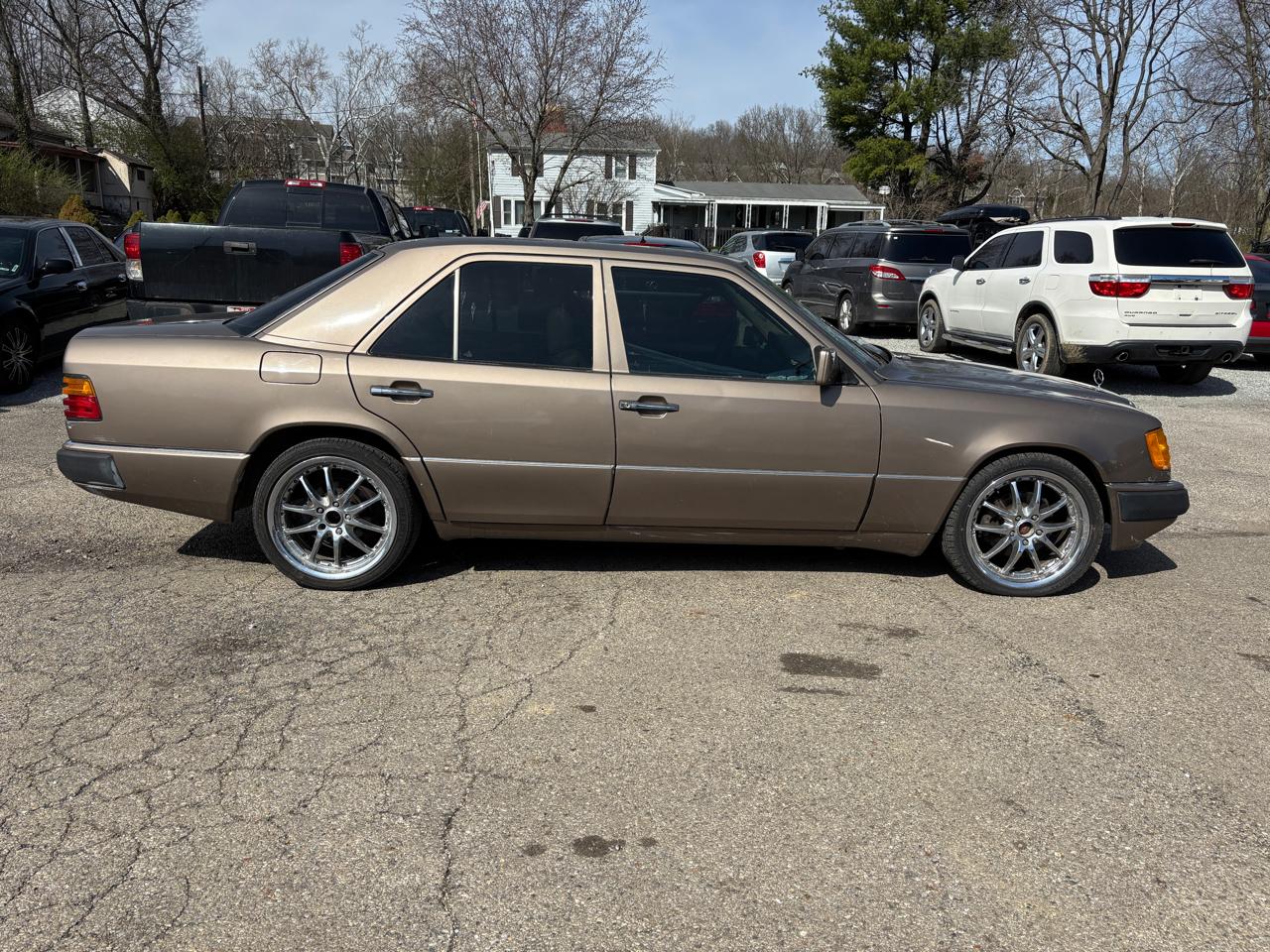 Mercedes-Benz 300 E sedan 1991