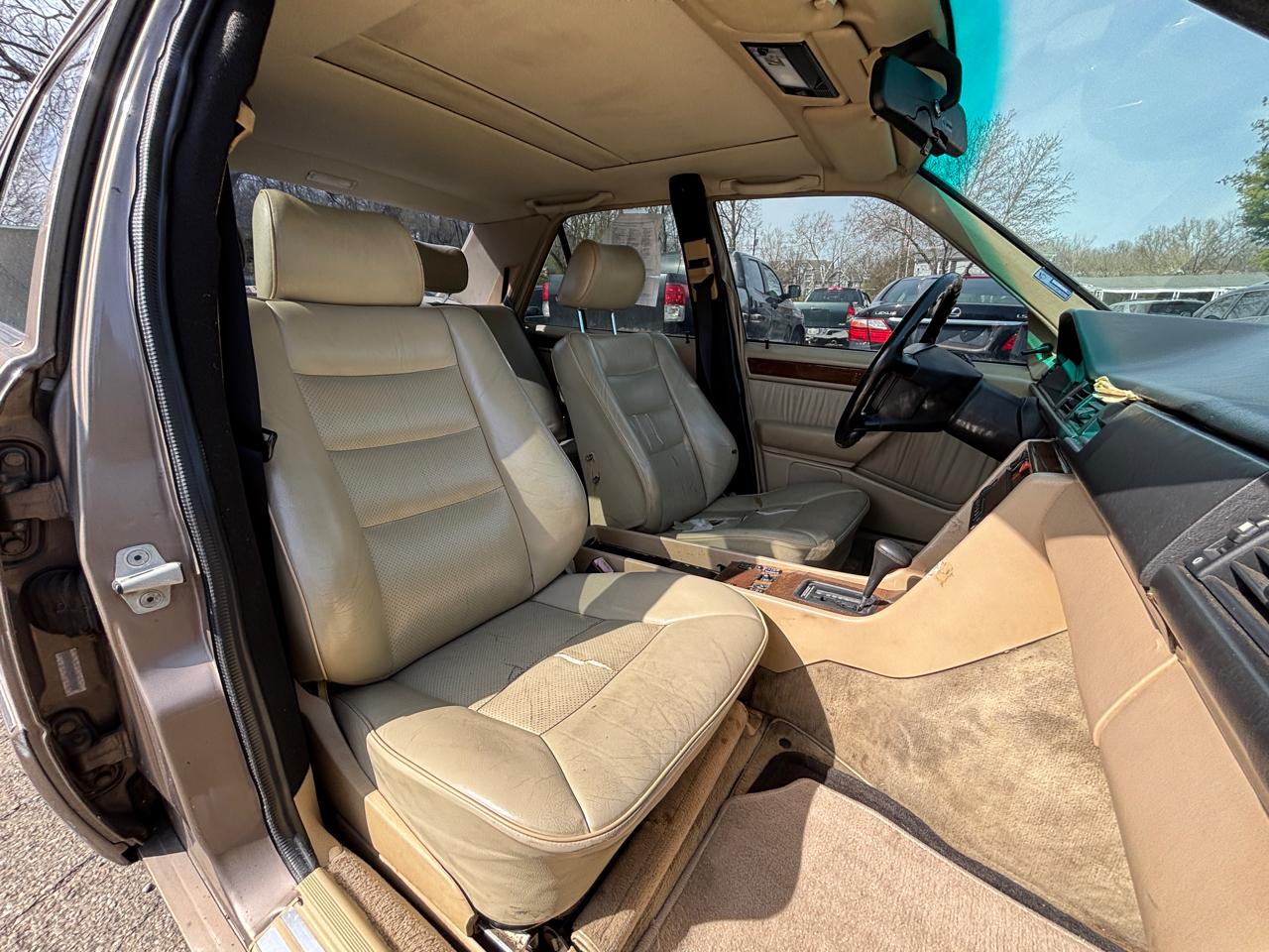 Mercedes-Benz 300 E sedan 1991