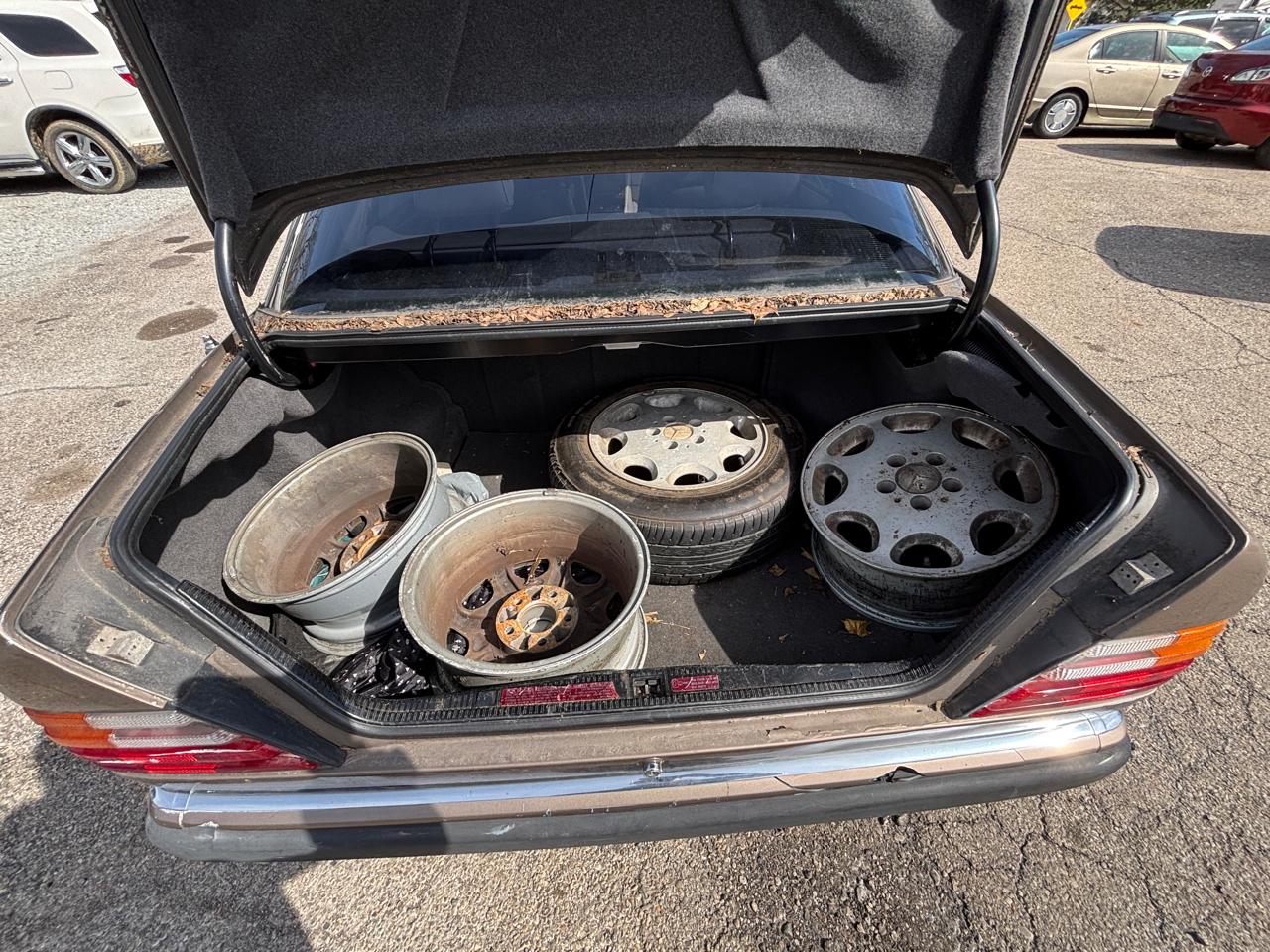 Mercedes-Benz 300 E sedan 1991