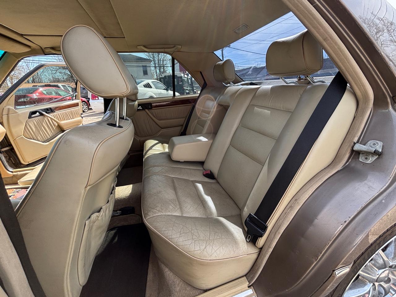 Mercedes-Benz 300 E sedan 1991