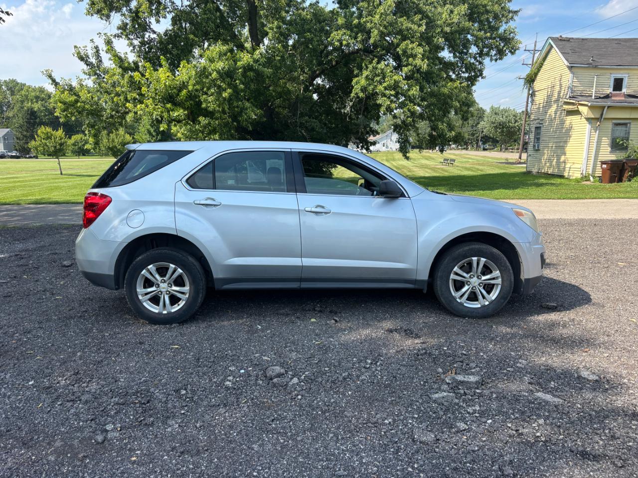 Chevrolet Equinox LS 2WD 2011