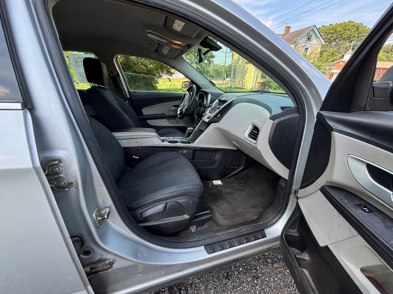 Chevrolet Equinox LS 2WD 2011