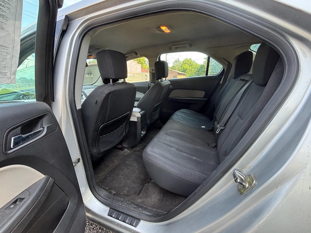 Chevrolet Equinox LS 2WD 2011