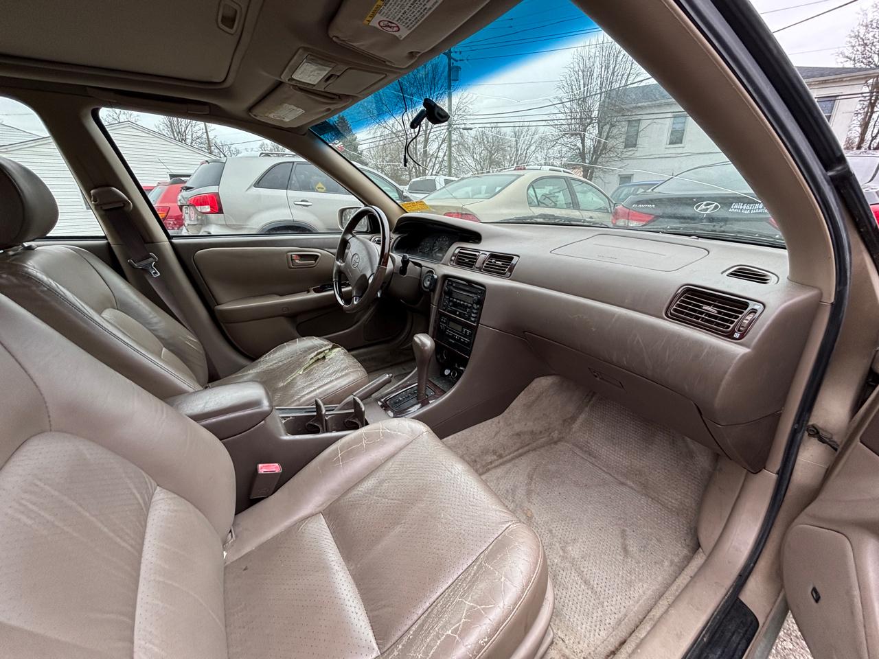 Toyota Camry LE V6 2001