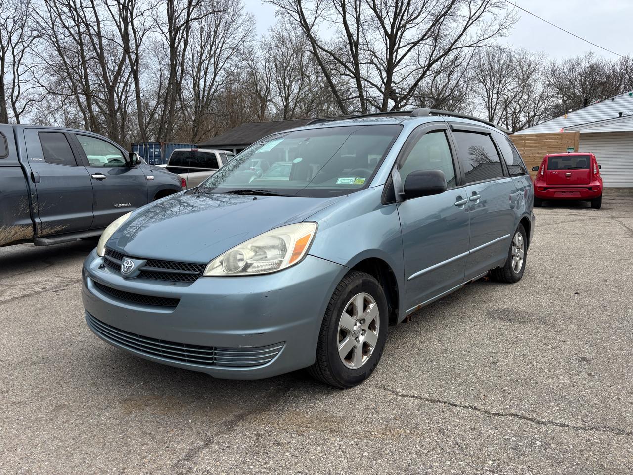 Toyota Sienna LE - 7 Passenger Seating 2005
