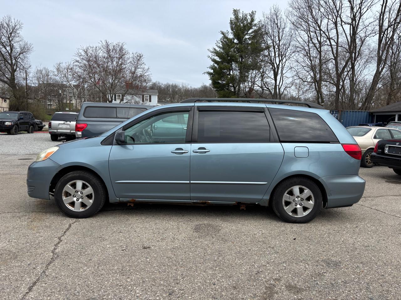 Toyota Sienna LE - 7 Passenger Seating 2005