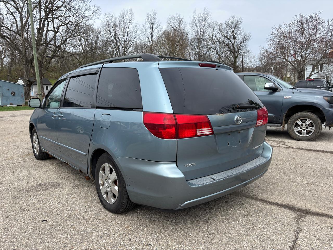 Toyota Sienna LE - 7 Passenger Seating 2005