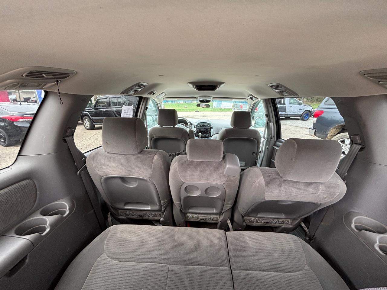 Toyota Sienna LE - 7 Passenger Seating 2005
