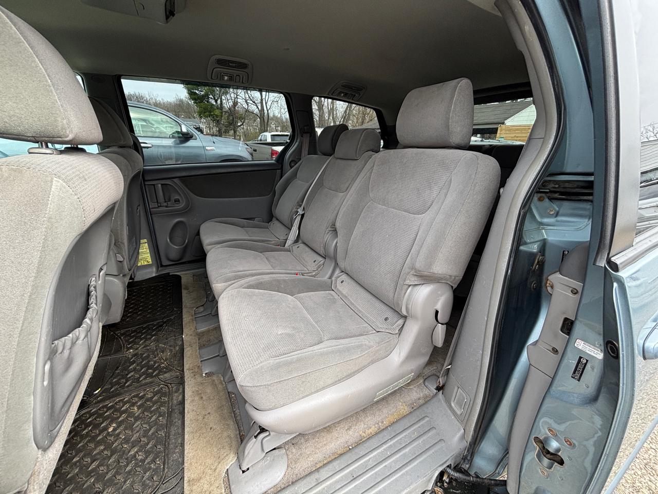Toyota Sienna LE - 7 Passenger Seating 2005