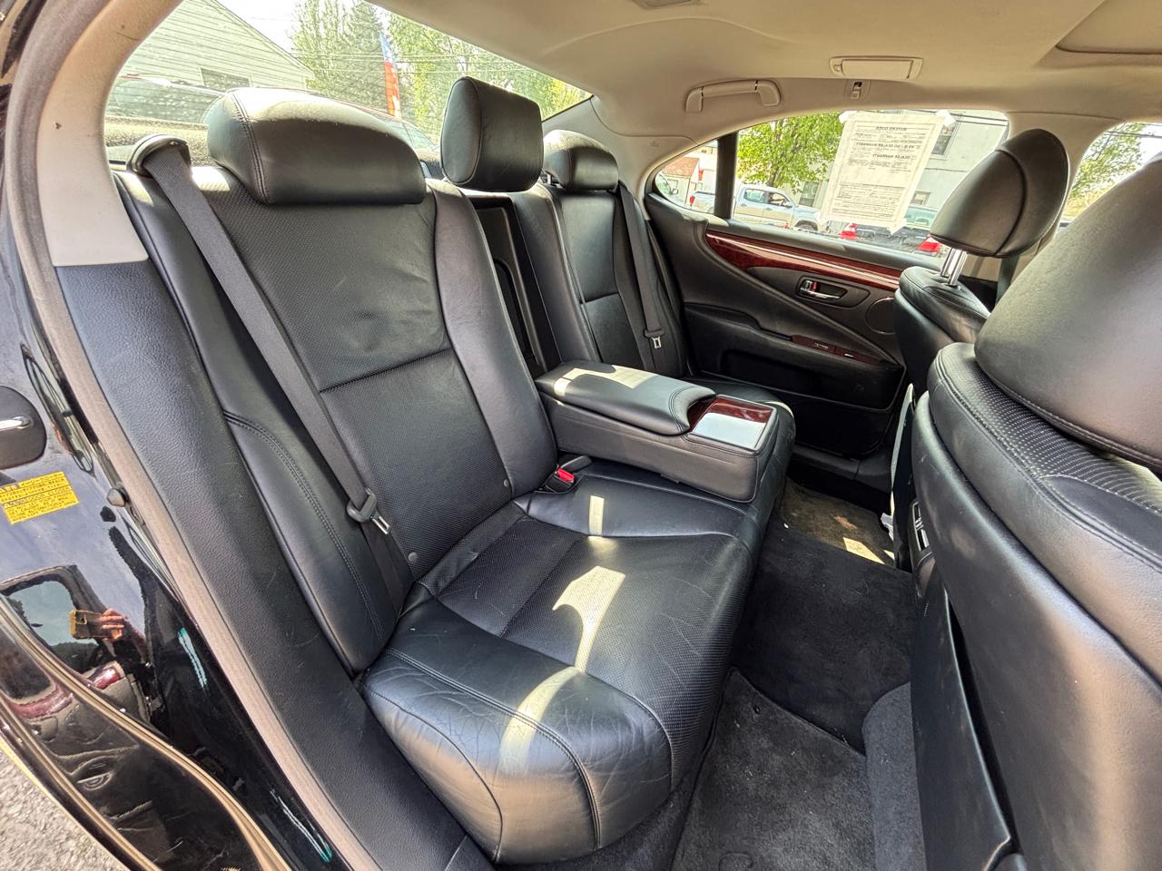 Lexus LS 460 Luxury Sedan AWD 2010