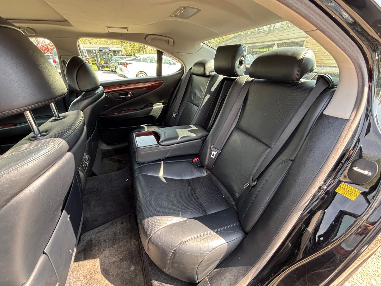 Lexus LS 460 Luxury Sedan AWD 2010