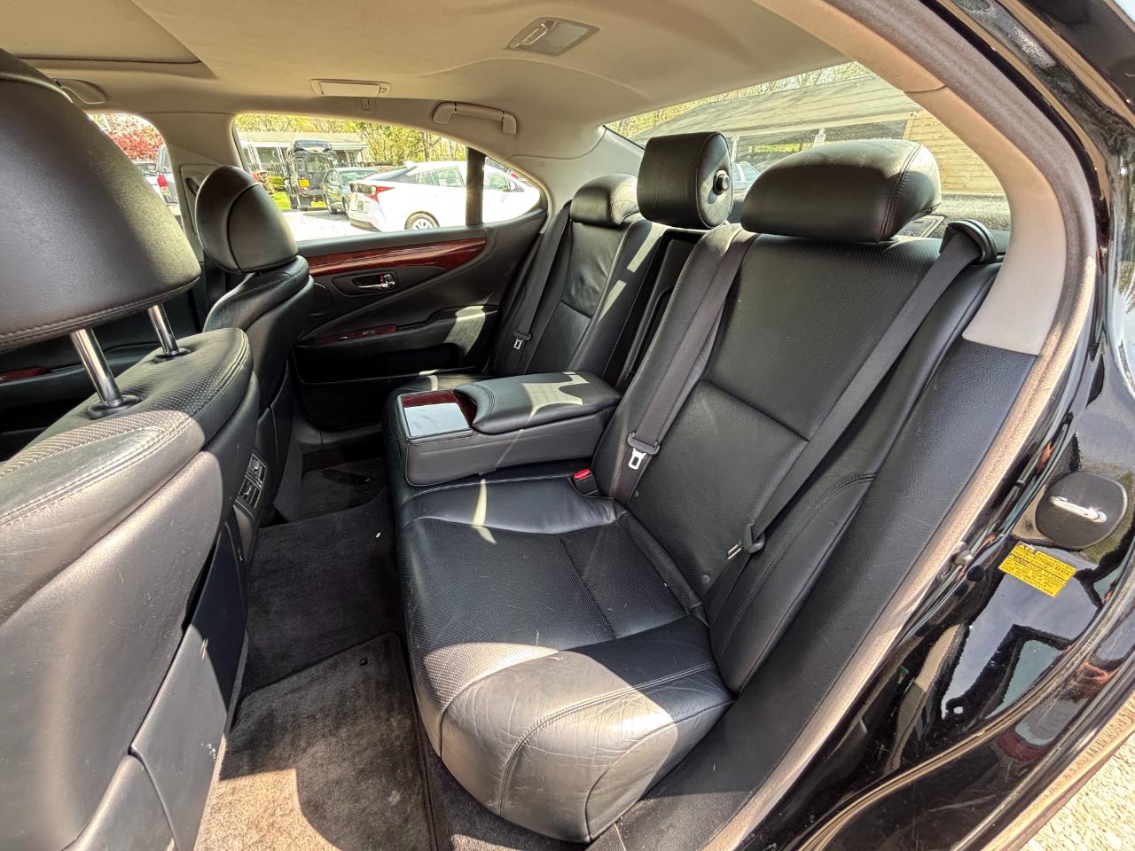 Lexus LS 460 Luxury Sedan AWD 2010