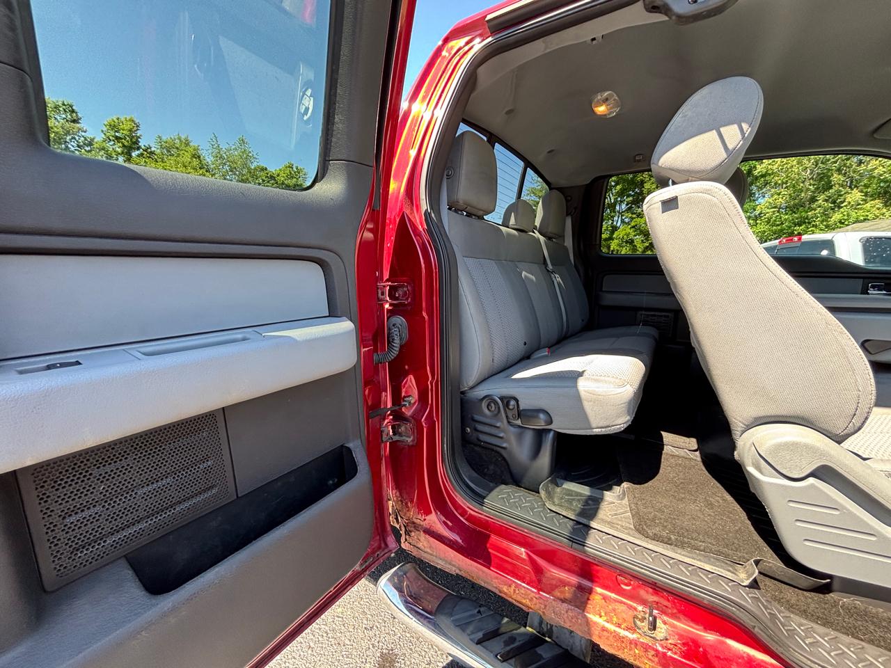 Ford F-150 XL SuperCab 8-ft. Bed 4WD 2013