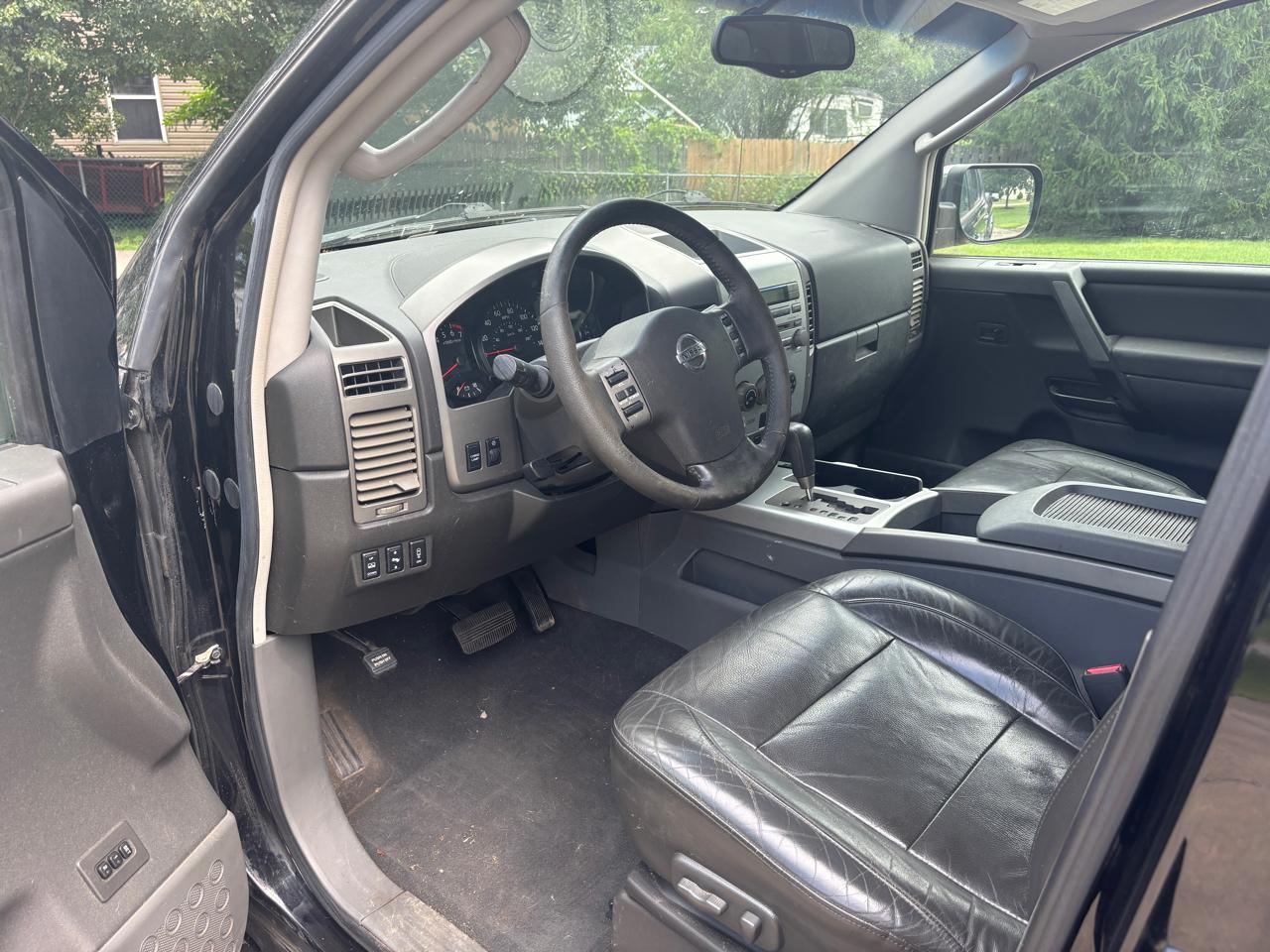 Nissan Titan XE Crew Cab 4WD 2005
