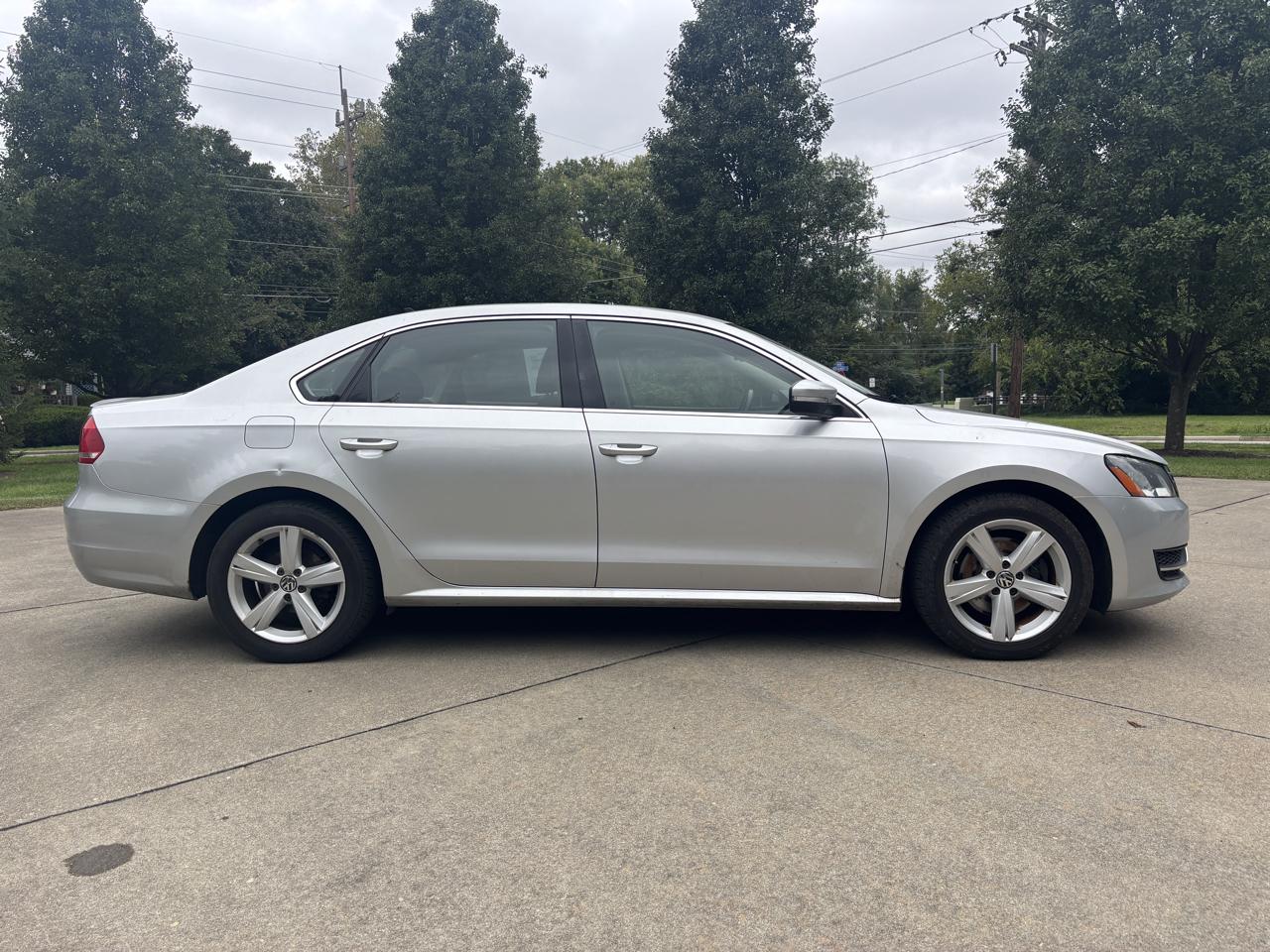 Volkswagen Passat 2.5L SE AT 2013