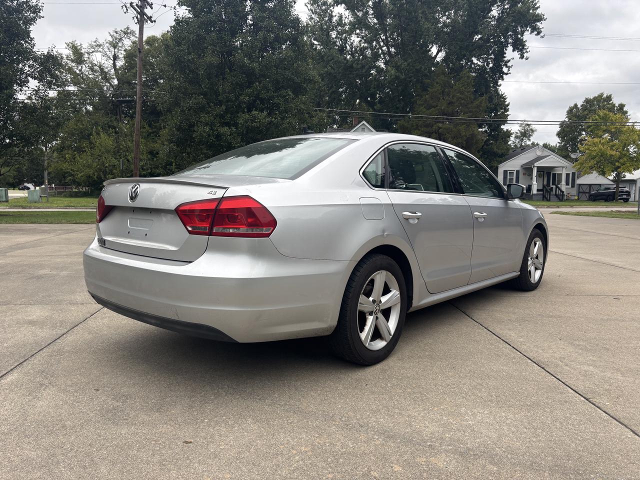 Volkswagen Passat 2.5L SE AT 2013