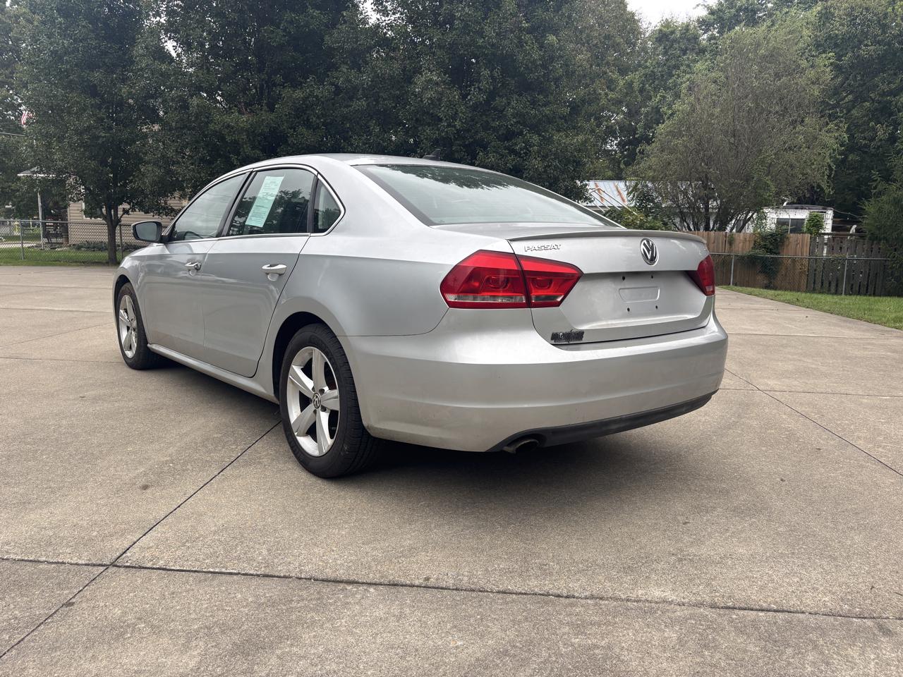 Volkswagen Passat 2.5L SE AT 2013