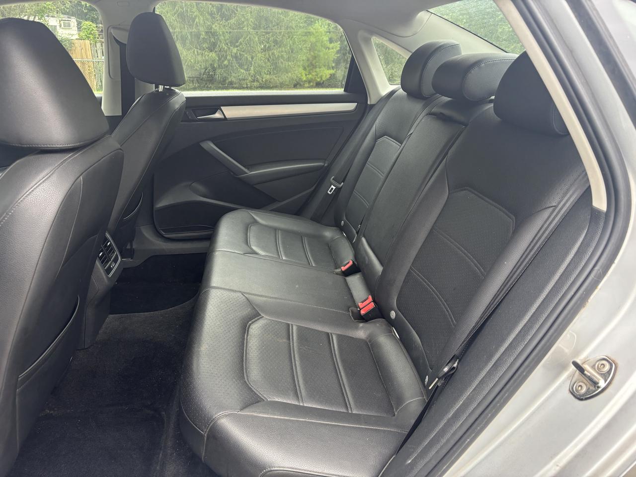 Volkswagen Passat 2.5L SE AT 2013