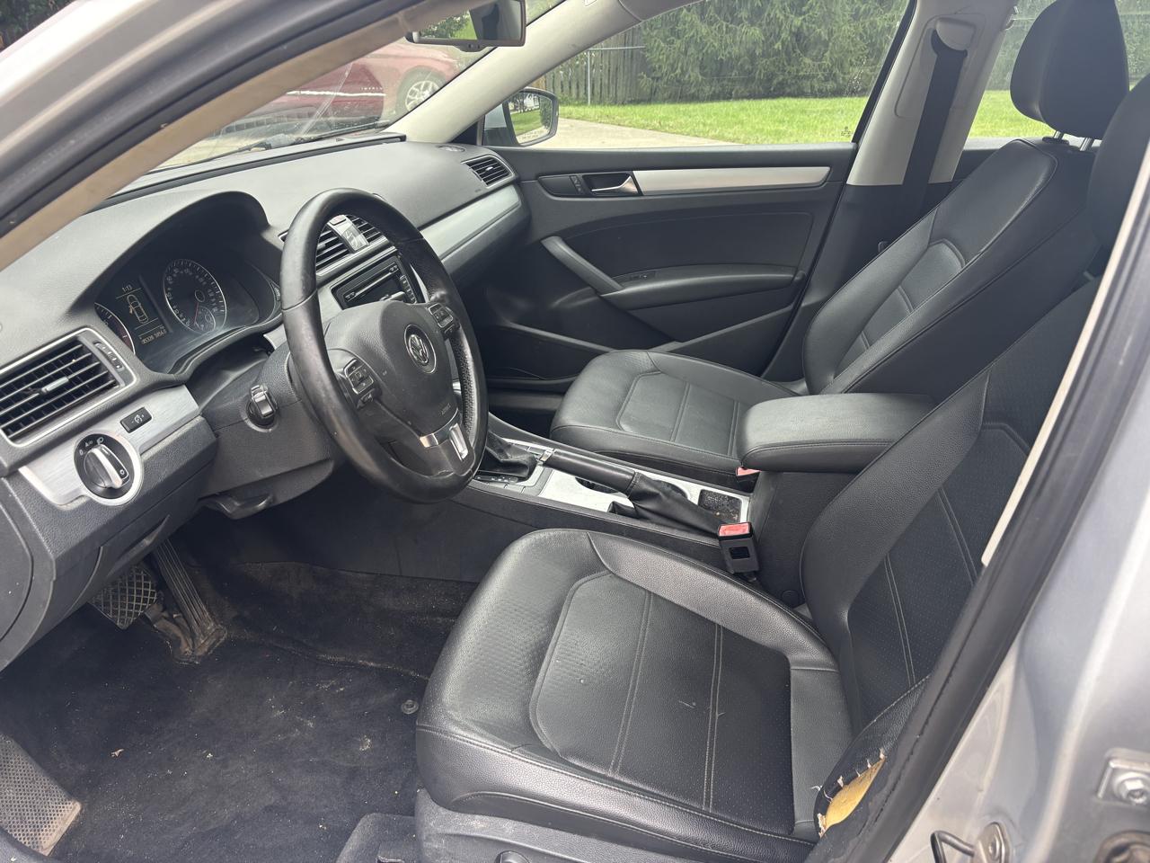 Volkswagen Passat 2.5L SE AT 2013